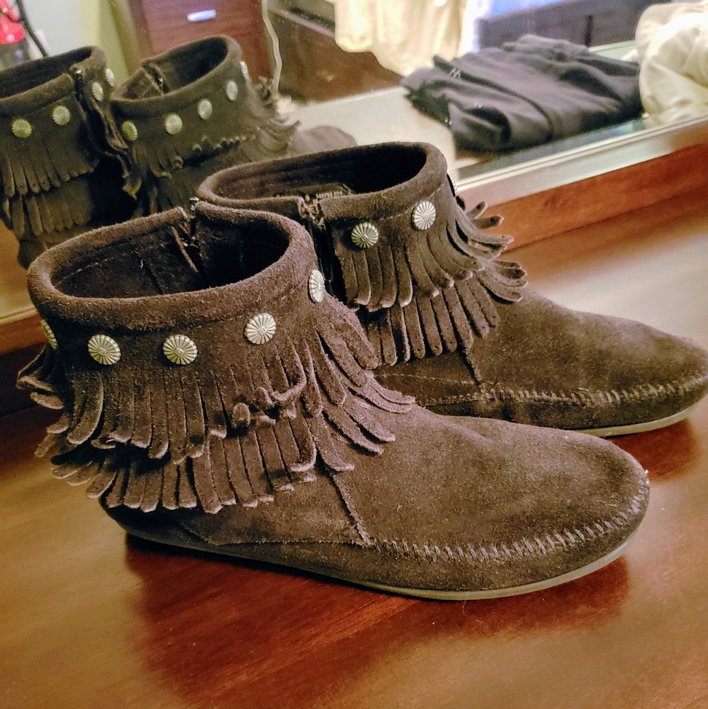 Minnetonka Double Fringe Side Zip Boots